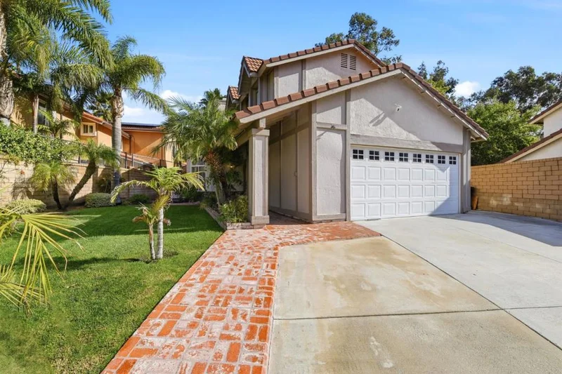 Photo 2 of 29016 Lillyglen Drive