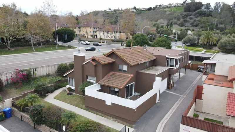 101 Avenida Las Brisas