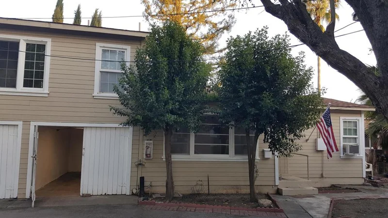 Photo 2 of 627 Rose Avenue