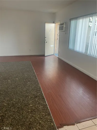 15900 Vanowen 12A photo 2