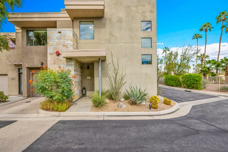 1028 E Palm Canyon Drive 207, Palm Springs, CA 92264