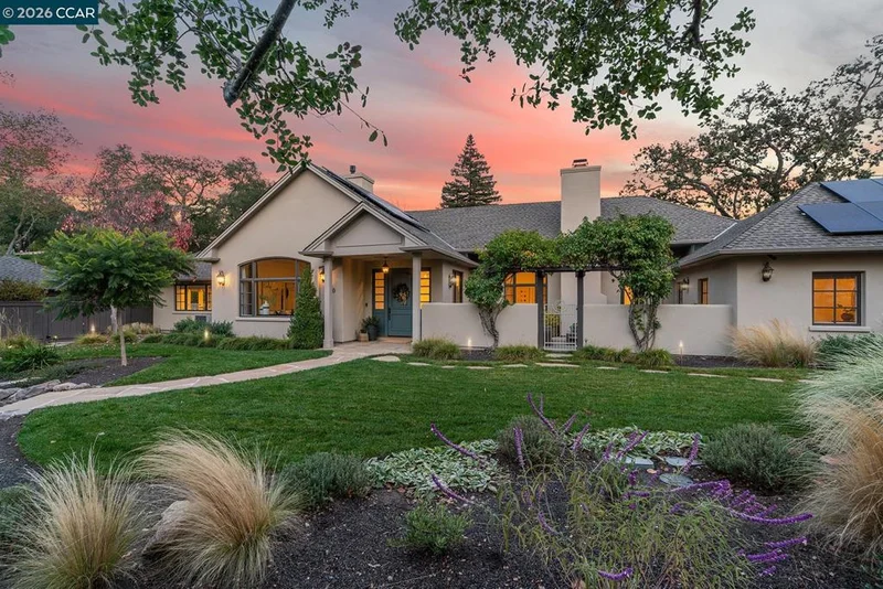 910 Carl Rd, Lafayette, CA 94549