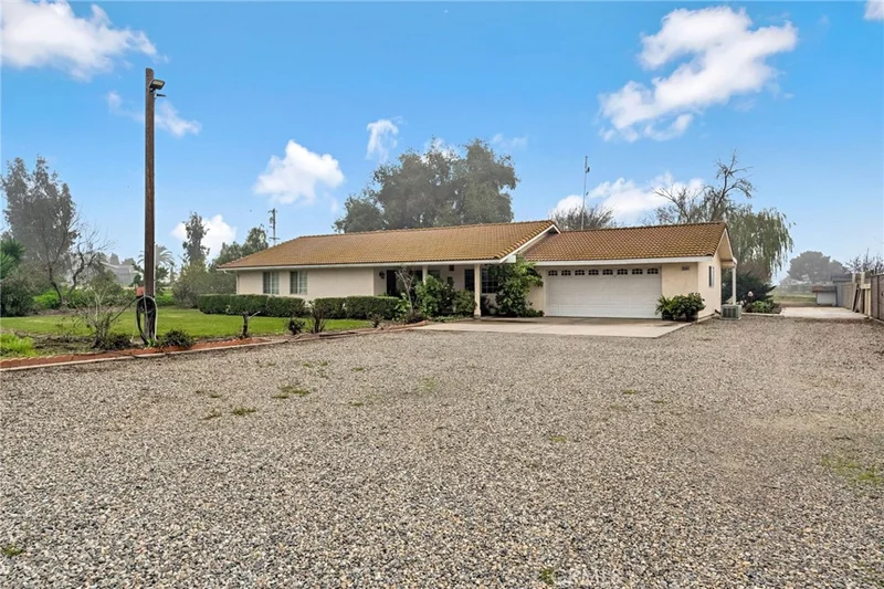 25540 Lynn Place B, Madera, CA 93638