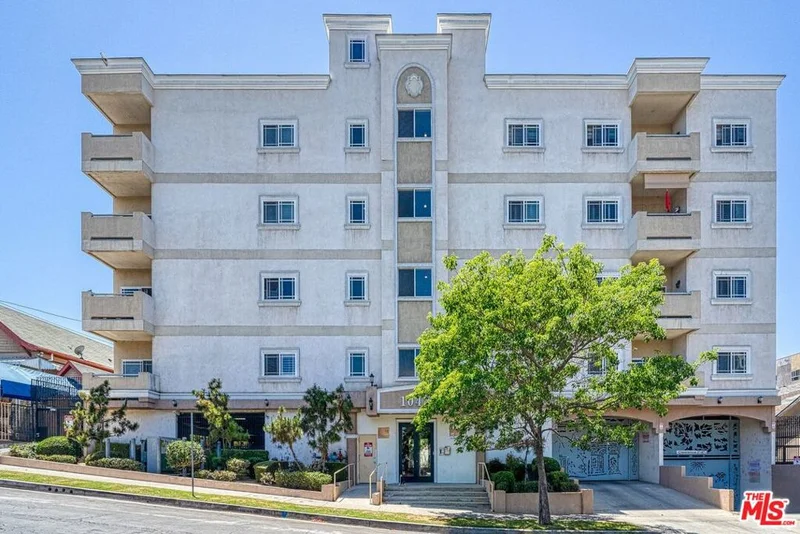 1043 S Kenmore Avenue 201, Los Angeles, CA 90006