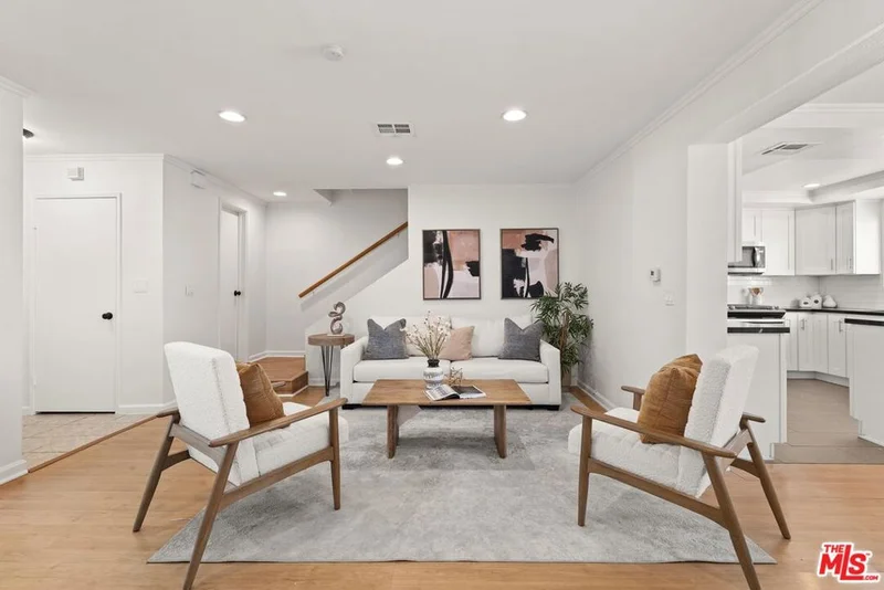 18550 Hatteras Street 14, Tarzana, CA 91356