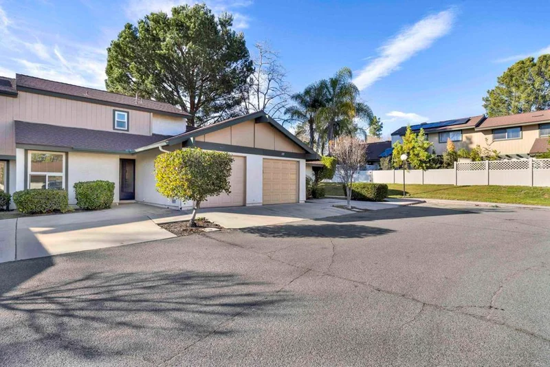 522 Smoketree Gln, Escondido, CA 92026