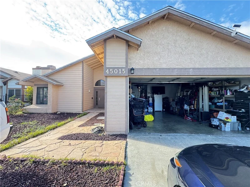 45015 Denmore Avenue photo 2
