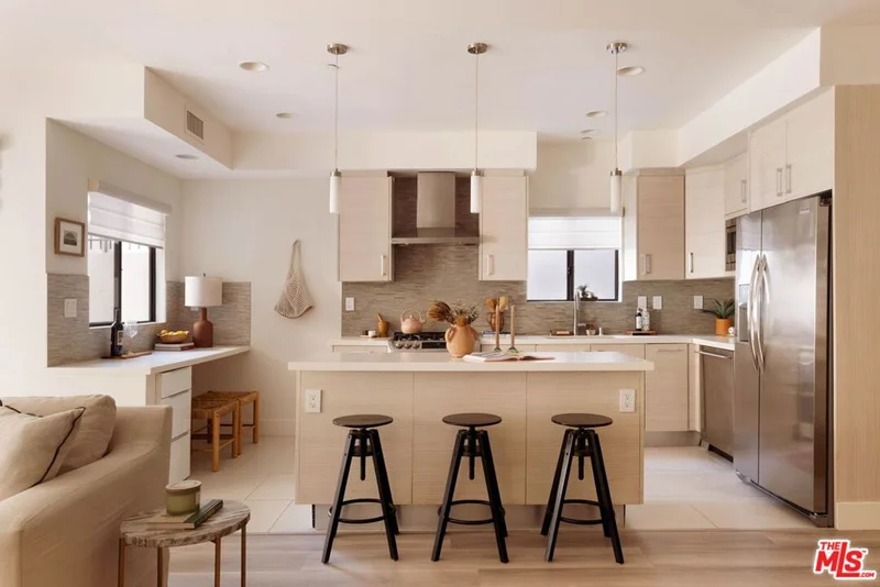 11811 Kiowa Avenue 103, Los Angeles, CA 90049