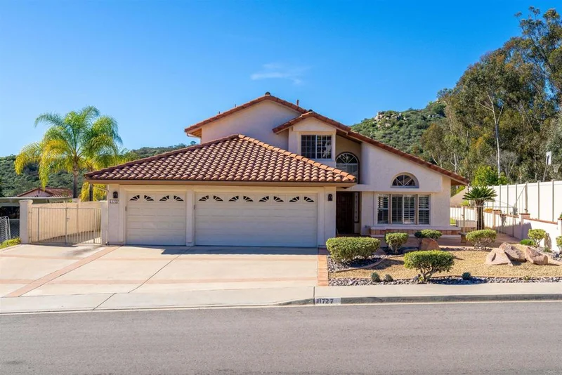 11727 Calle Simpson, El Cajon, CA 92019