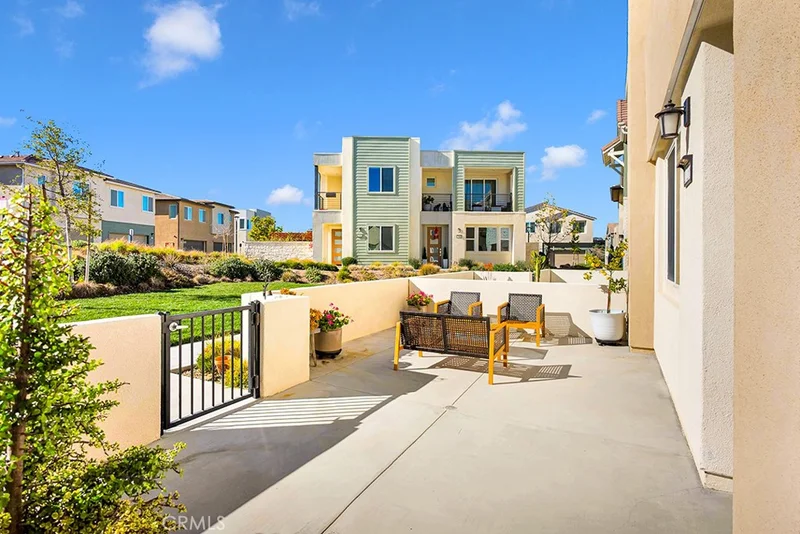 27238 Red Willow Court, Valencia, CA 91381