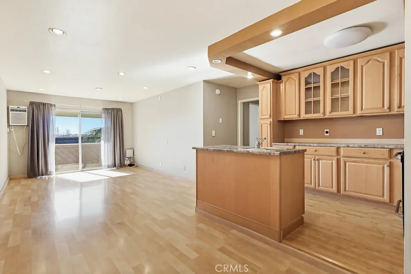 5585 E Pacific Coast Hwy. 353, Long Beach, CA 90804