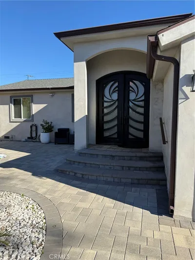 8126 Matilija photo 2