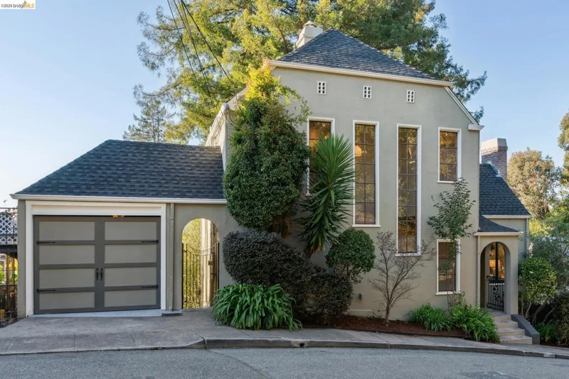 907 Portal Ave, Oakland, CA 94610