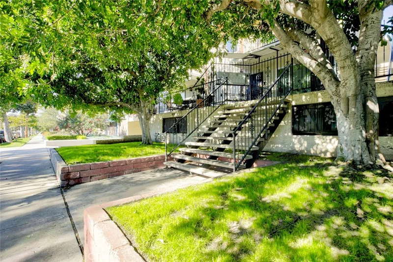 909 E Garfield Avenue 4, Glendale, CA 91205