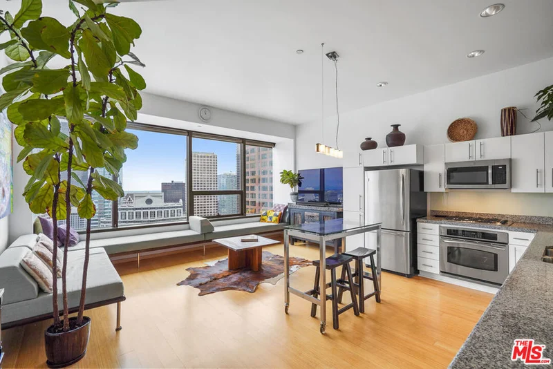 1100 Wilshire Boulevard 2610 photo 2