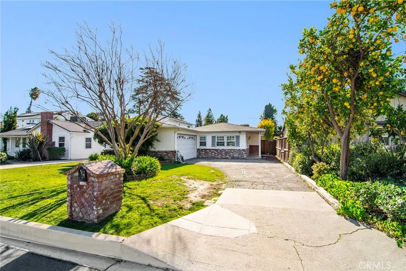 22716 Berdon Street, Woodland Hills, CA 91367