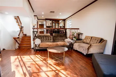 5327 Wilkinson Avenue 6 photo 2