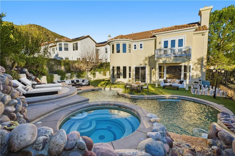 907 Deerhill Road, Oak Park, CA 91377