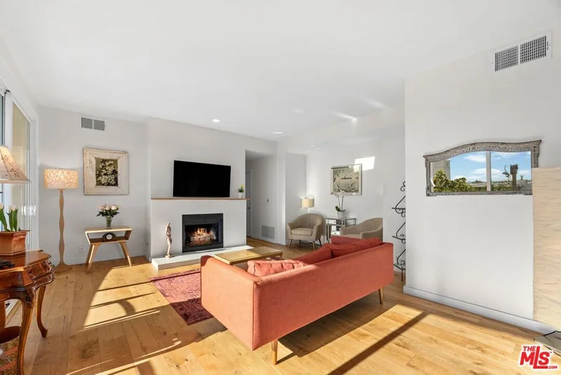 11535 Rochester Avenue 302, Los Angeles, CA 90025