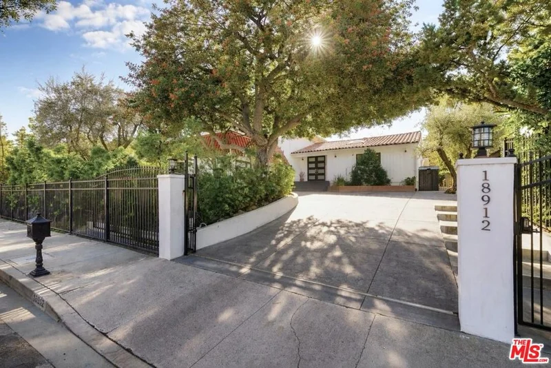 18912 Pasadero Drive, Tarzana, CA 91356