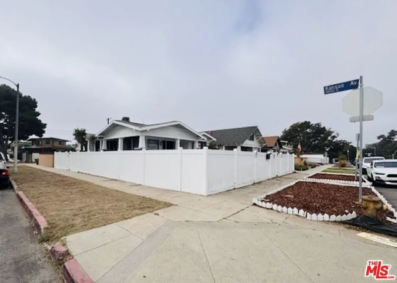 1100 W 48th Street photo 2