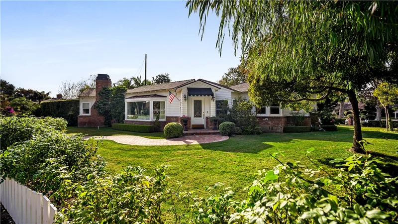 902 W Riviera Drive