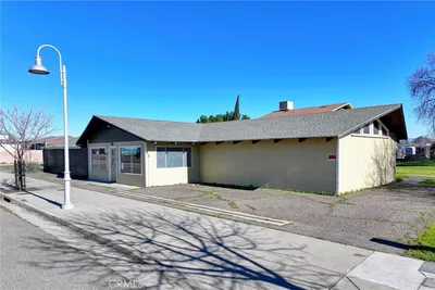 7918 HWY 99 E photo 2
