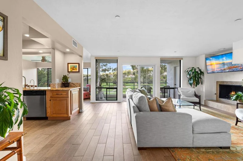 2556 Navarra Dr A, Carlsbad, CA 92009