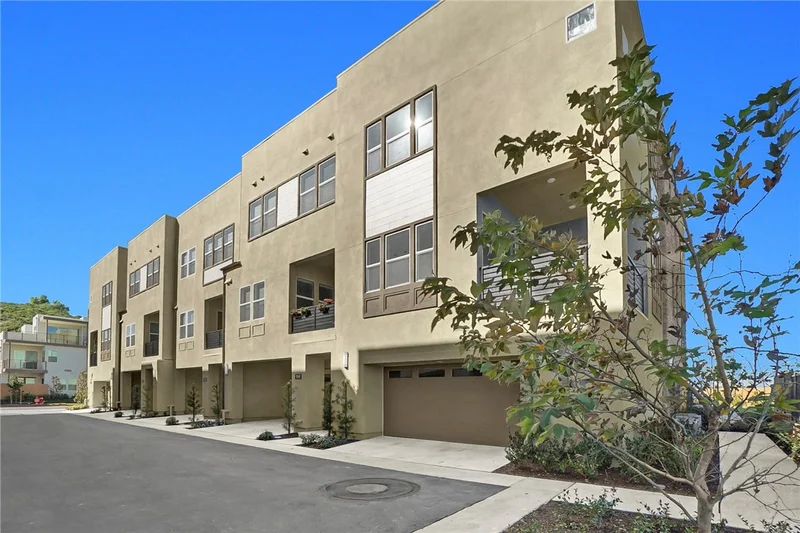1958 Hollyleaf Terrace photo 2