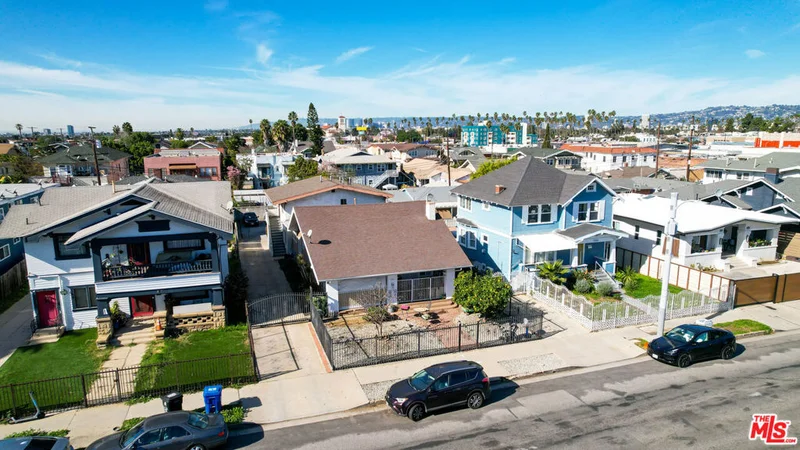 2011 6th, Los Angeles, CA 90018