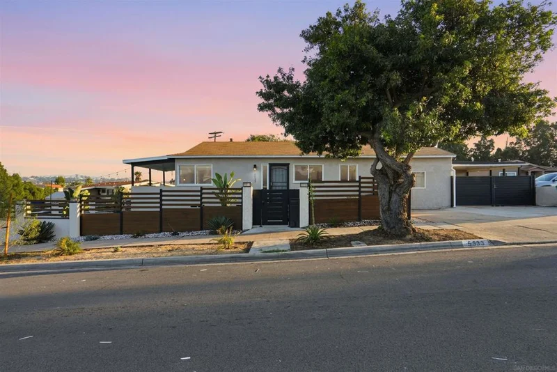 5533 Roswell St, San Diego, CA 92114