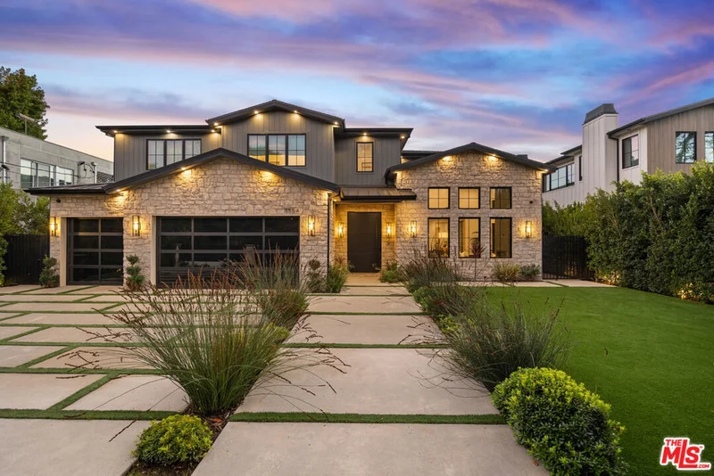 11554 Chiquita Street, Studio City, CA 91604
