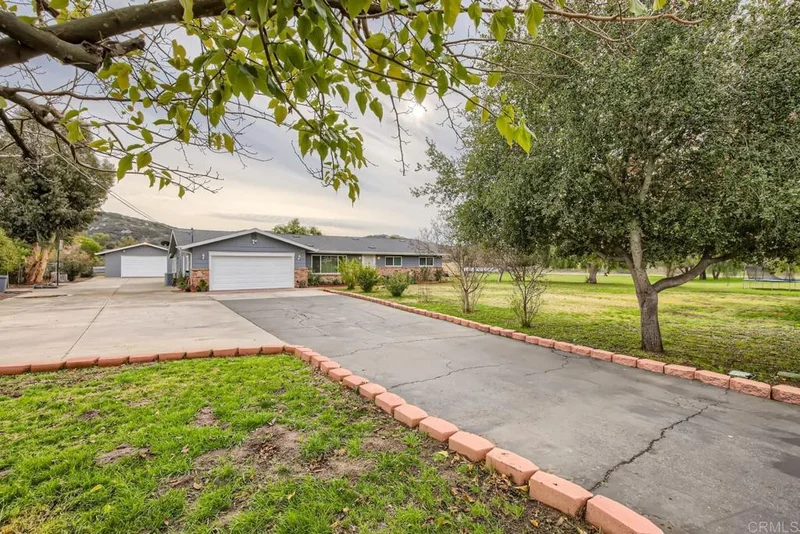 29807 Valley Center Rd., Valley Center, CA 92082