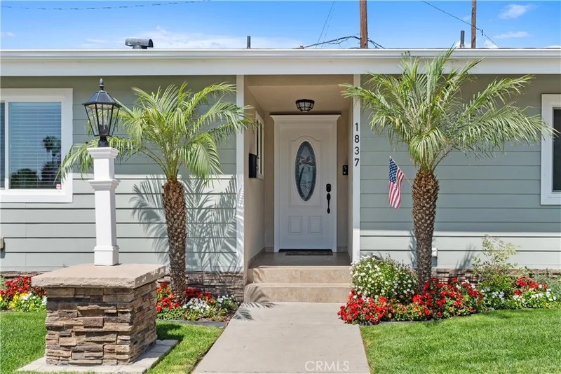 1837 N Studebaker Road photo 2
