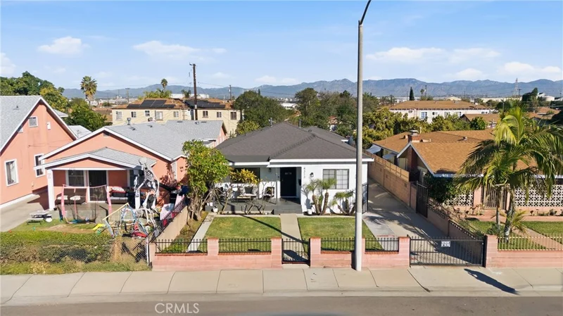 4313 E 55th