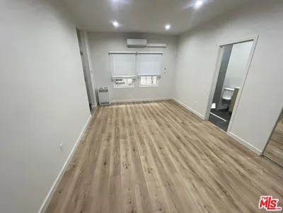 5320 W OLYMPIC 7 photo 2