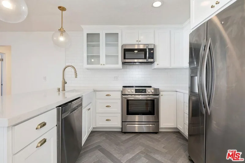 11645 Montana, Los Angeles, CA 90049