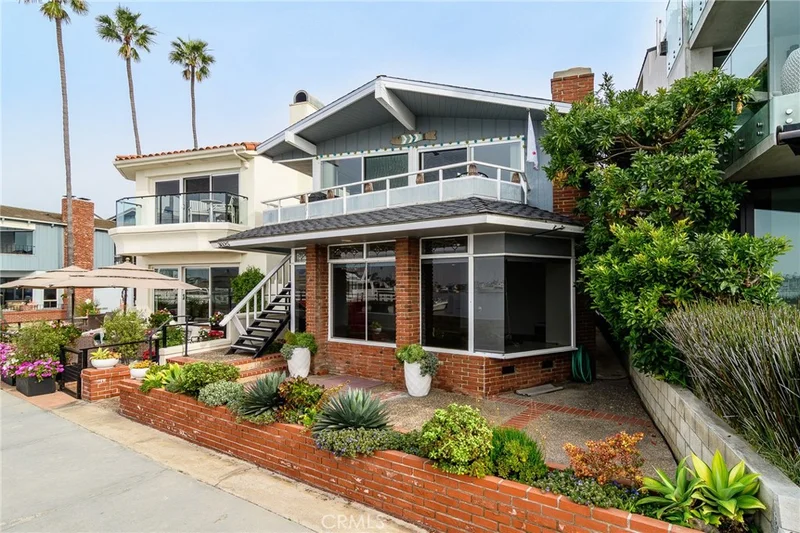 302 S Bay Front
