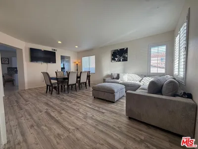 719 W Avenue Q10 photo 2