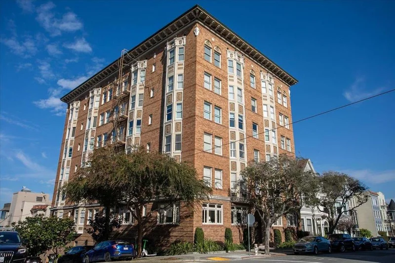 1990 Green Street 107
