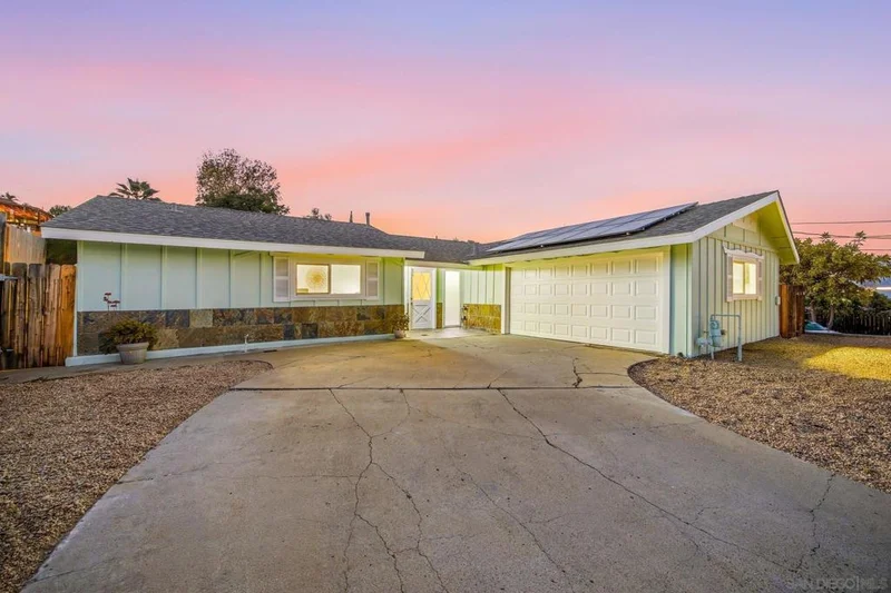 8450 Angila Dr, Santee, CA 92071