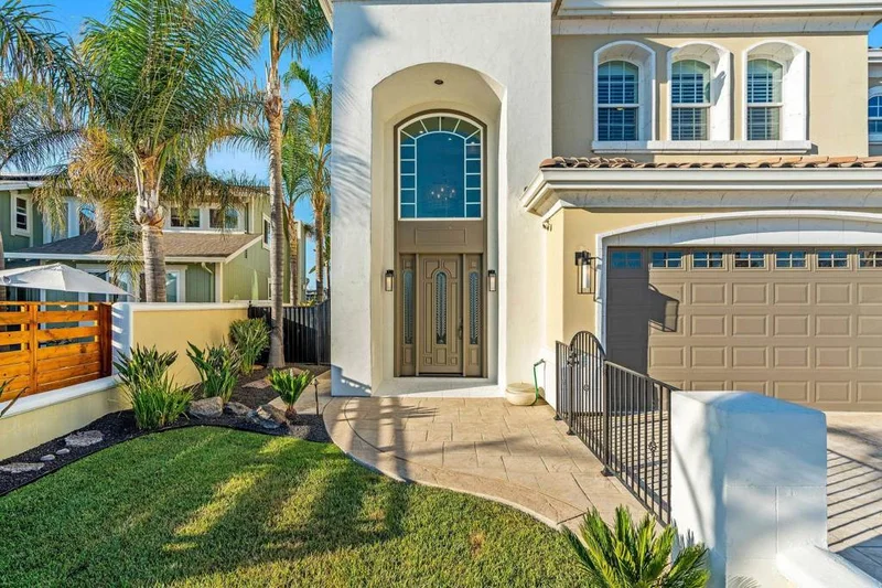 5055 Cabrillo Pt photo 2