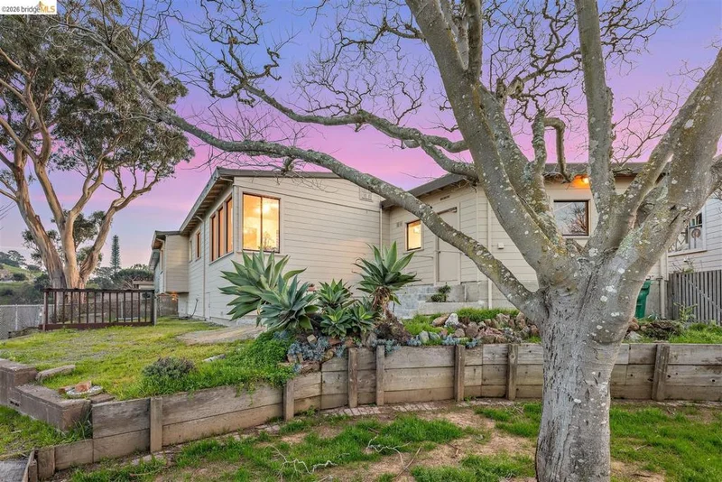 101 Crest Ave, Richmond, CA 94801