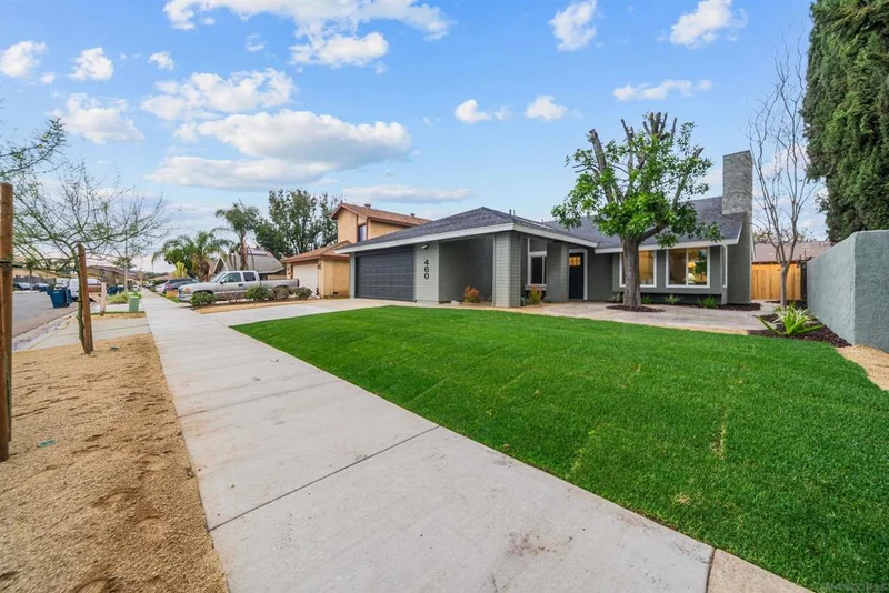 460 Las Brisas Dr, Escondido, CA 92027