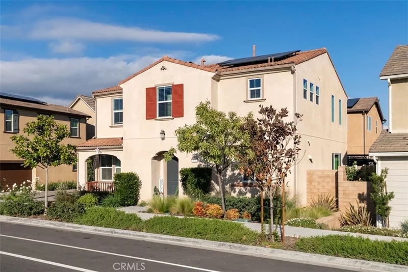 Photo 2 of 521 N Santa Paula