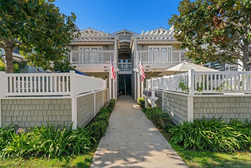 848 E Avenue