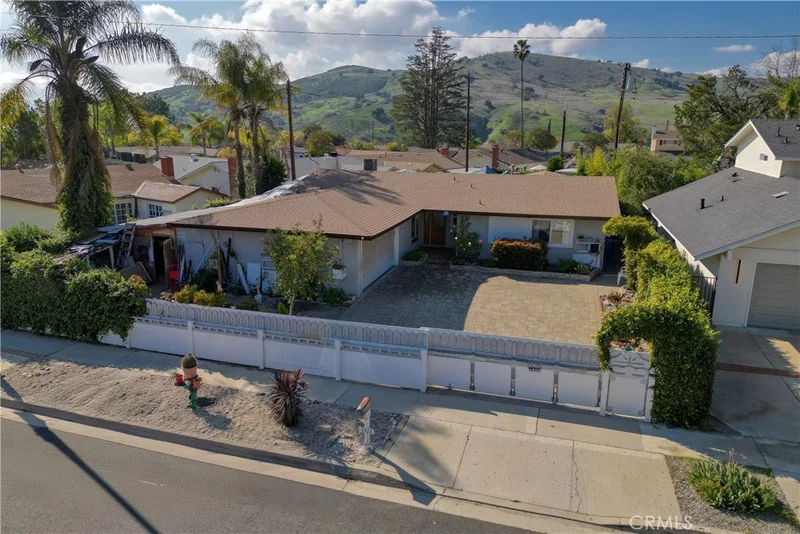 5523 Parkmor Road, Calabasas, CA 91302