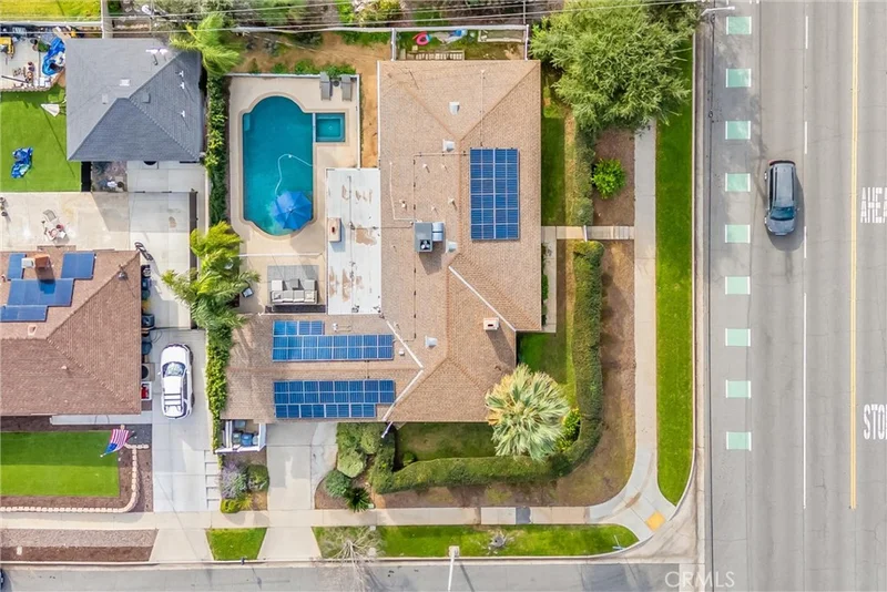 Photo 2 of 1235 W Cypress