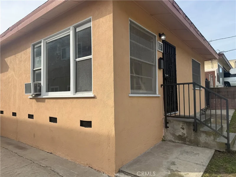 935 937 W 17th