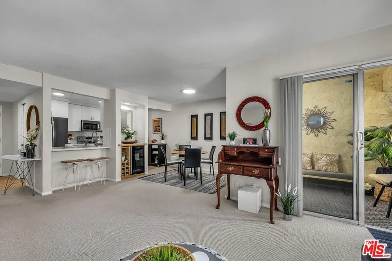 6275 Canterbury Drive 302, Culver City, CA 90230